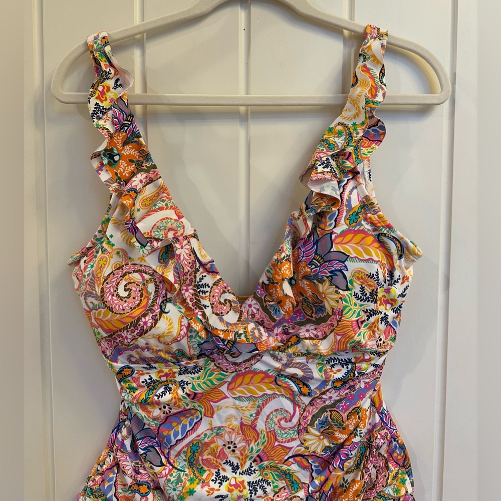 Lauren by Ralph Lauren Majestic Paisley Ruffled Underwire Tummy-Control Swimsuit - Picture 3 of 11